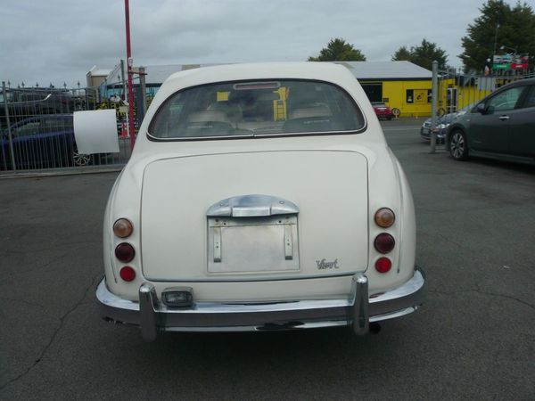 1995 Nissan March Mitsuoka 1300cc automatic airbags Carousel 10