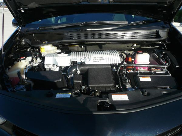 2015 Toyota Prius Alpha 7 seater 1800cc hybrid 8 airbags abs alloys Carousel 12