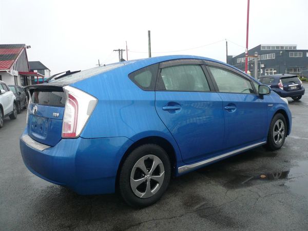 2014 Toyota Prius 1800cc hybrid 8 airbags abs alloys econmical Carousel 7