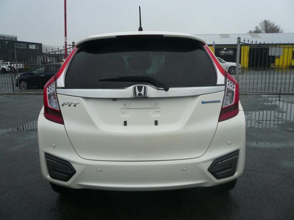 2014 Honda Fit 1500cc hybrid airbags abs alloys automatic Carousel 15