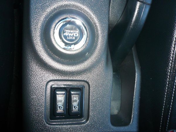 2013 Mitsubishi Outlander 2000cc phev hybrid half leather alloys 6 airbags automatic Carousel 16