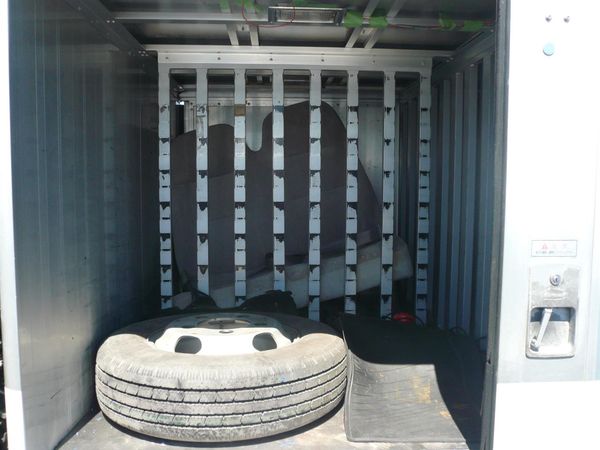 2014 Toyota Dyna bottle truck 2000cc diesel turbo automatic Carousel 6