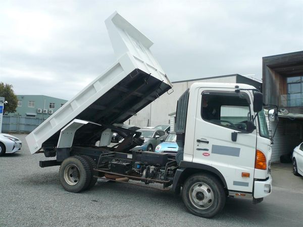 2016 Hino Ranger 3.7 tonnes tip truck 46kms certified 6 speed Carousel 6