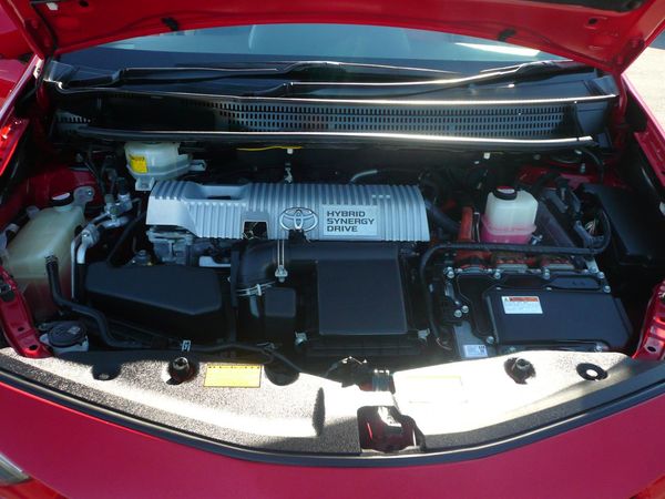 2015 Toyota Prius Alpha 1800cc hybrid automatic 8 airbags abs alloys Carousel 4