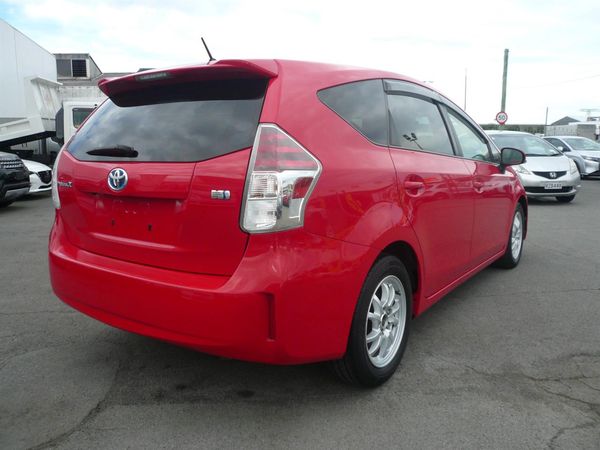 2015 Toyota Prius Alpha 1800cc hybrid automatic 8 airbags abs alloys Carousel 9