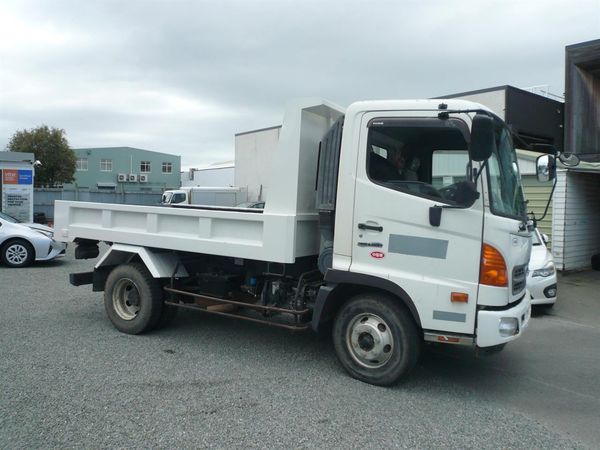 2016 Hino Ranger 3.7 tonnes tip truck 46kms certified 6 speed Carousel 3