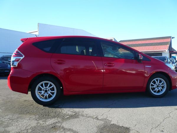 2015 Toyota Prius Alpha 1800cc hybrid automatic 8 airbags abs alloys Carousel 12