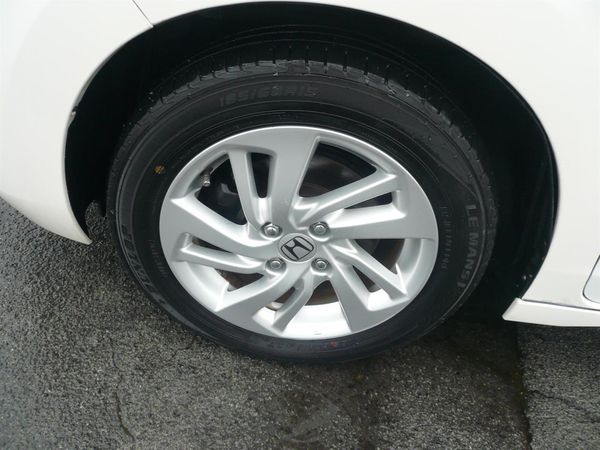 2014 Honda Fit 1500cc hybrid airbags abs alloys automatic Carousel 12