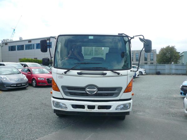 2016 Hino Ranger 3.7 tonnes tip truck 46kms certified 6 speed Carousel 5