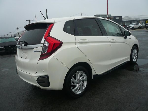 2014 Honda Fit 1500cc hybrid airbags abs alloys automatic Carousel 14