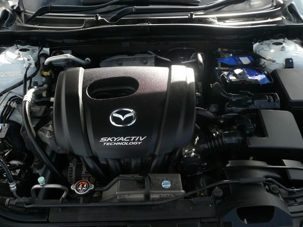 2014 Mazda Axela 6 speed 1500cc skyactive airbags abs Carousel 4