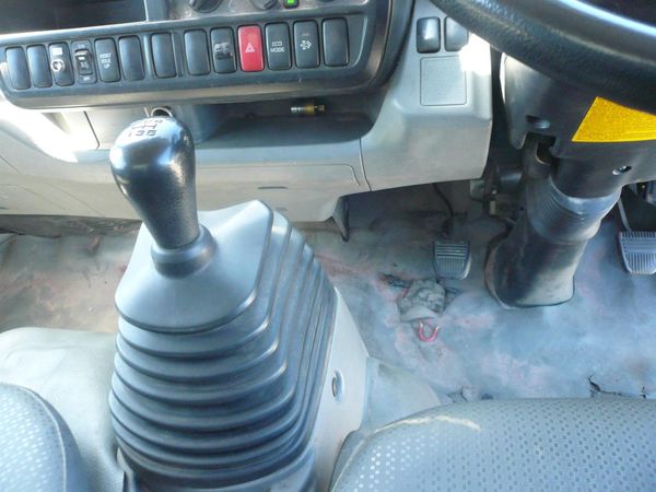 2014 Toyota Dyna bottle truck 2000cc diesel turbo automatic Carousel 1