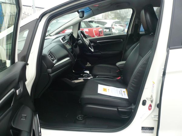 2014 Honda Fit 1500cc hybrid airbags abs alloys automatic Carousel 18
