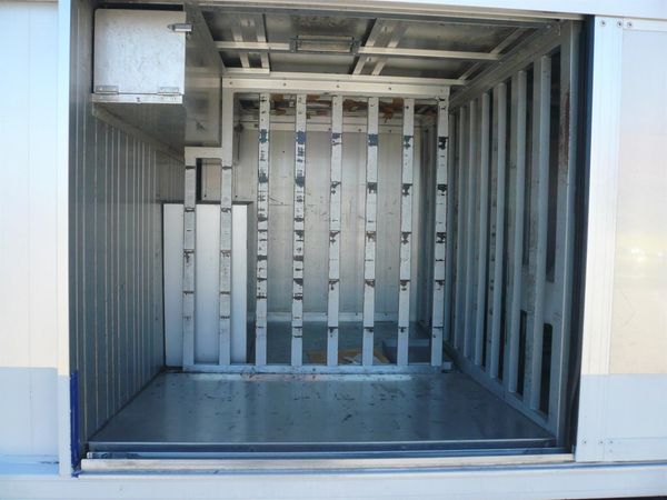2014 Toyota Dyna bottle truck 2000cc diesel turbo automatic Carousel 7