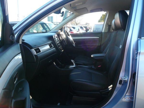 2013 Mitsubishi Outlander 2000cc phev hybrid half leather alloys 6 airbags automatic Carousel 2