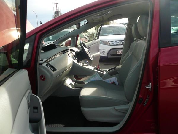 2014 Toyota Prius 1800cc hybrid electric seats cruise control 8 airbags abs Carousel 2