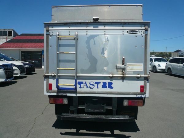 2014 Toyota Dyna bottle truck 2000cc diesel turbo automatic Carousel 13
