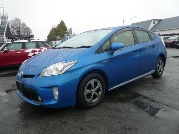 2014 Toyota Prius 1800cc hybrid 8 airbags abs alloys econmical