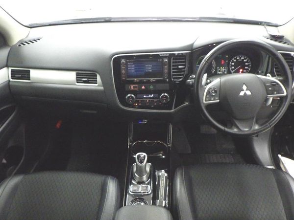 2013 Mitsubishi Outlander 2000cc phev hybrid half leather alloys 6 airbags automatic Carousel 2