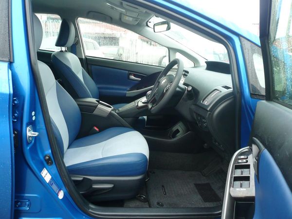 2014 Toyota Prius 1800cc hybrid 8 airbags abs alloys econmical Carousel 11