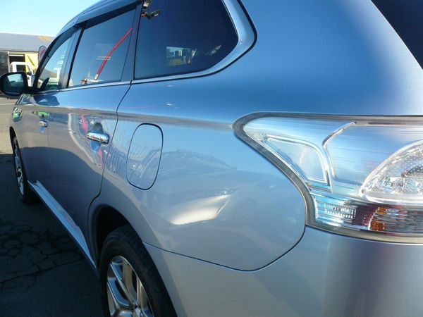 2013 Mitsubishi Outlander 2000cc phev hybrid half leather alloys 6 airbags automatic Carousel 9
