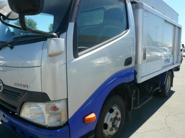 2014 Toyota Dyna bottle truck 2000cc diesel turbo automatic Carousel 8