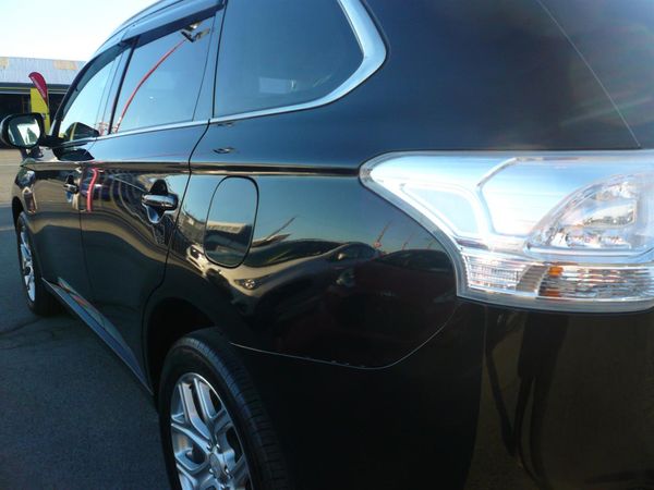 2015 Mitsubishi Outlander 2000cc phev hybrid half leather alloys 6 airbags automatic Carousel 2