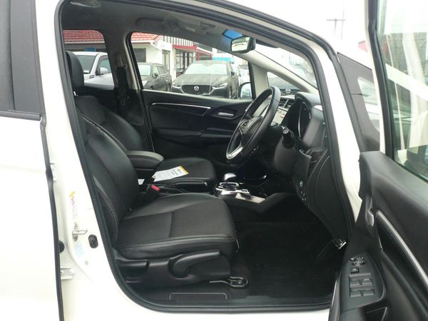 2014 Honda Fit 1500cc hybrid airbags abs alloys automatic Carousel 17