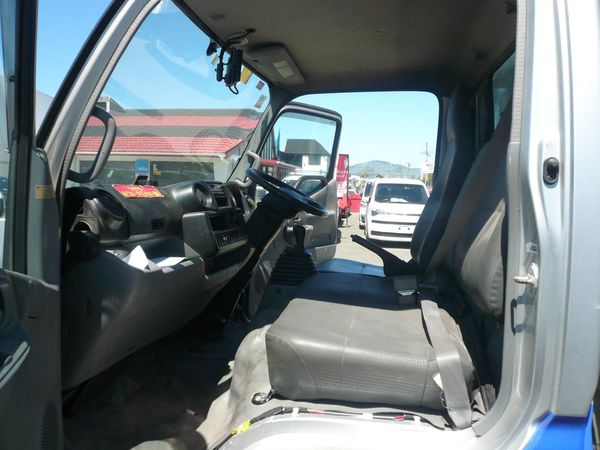 2014 Toyota Dyna bottle truck 2000cc diesel turbo automatic Carousel 2