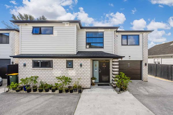 A great family home - owners are moving overseas!