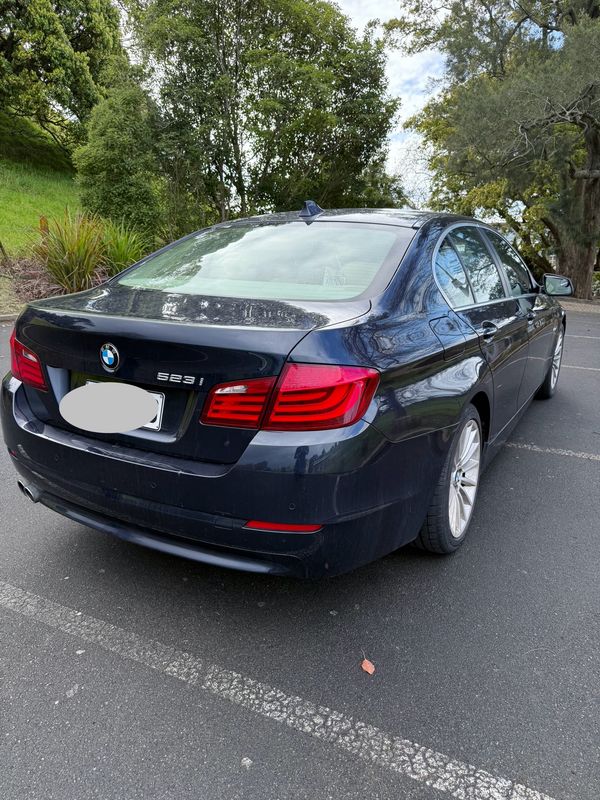BMW 523i 2011 f10 generation Carousel 2