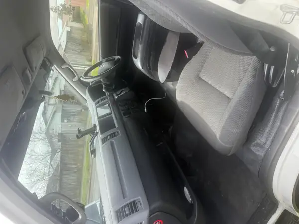 Toyota Hiace 2013 Carousel 3