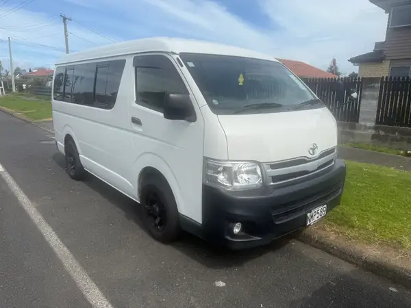 Toyota Hiace 2013
