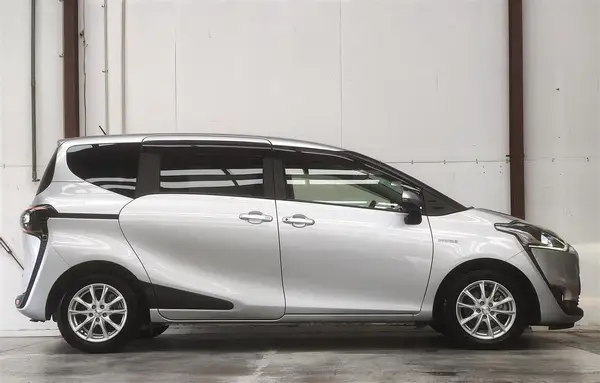2016 Toyota Sienta G Carousel 7
