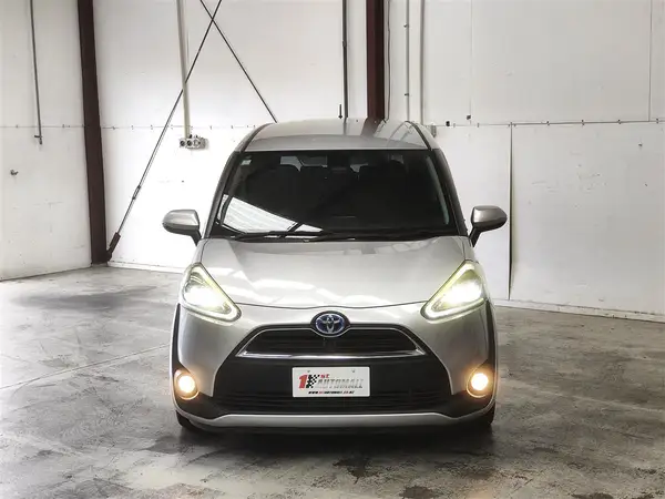 2017 Toyota Sienta HYBRID G Carousel 8