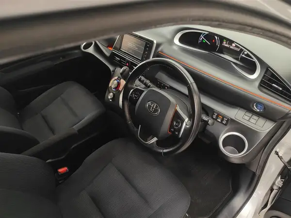 2016 Toyota Sienta G Carousel 2
