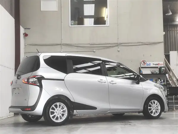 2016 Toyota Sienta G Carousel 5
