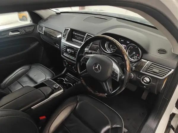 2013 Mercedes-Benz ML 350 V6 DIESEL/AWD/BLUETEC/LEATHERVERY TIDY RV/SUV Automatic Carousel 6