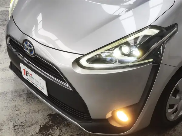 2017 Toyota Sienta HYBRID G Carousel 9
