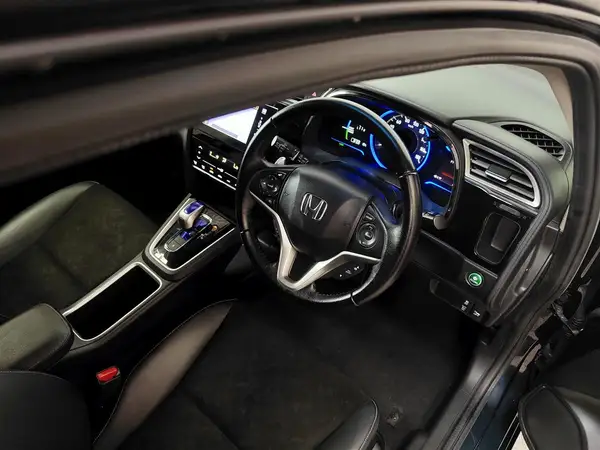 2016 Honda Shuttle Hybrid X STYLE EDITION Carousel 3