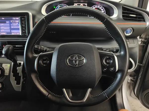 2017 Toyota Sienta HYBRID G Carousel 1