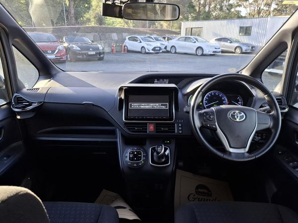 2014 Toyota Voxy Hybrid.Cruise control.Rear camera.7 seater.SRS Airbags. Carousel 7