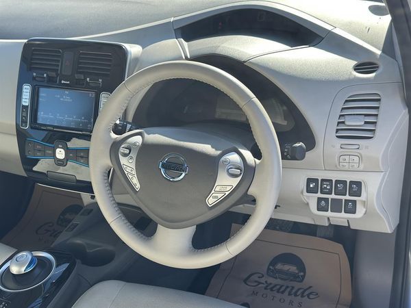 2017 Nissan Leaf 30KW.SOH 75%.BOSE.360°camera.Cruise control. Carousel 7
