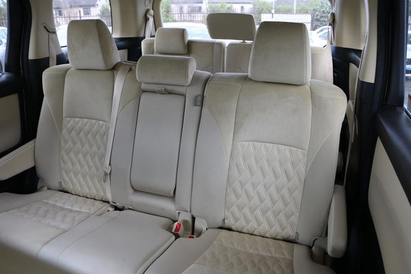 2019 Toyota Vellfire 8 seater.Rear cam.Radar cruise.Park sensors.8 Airbags. Carousel 4