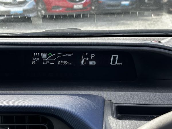 2015 Toyota Aqua Hybrid. SRS Airbags. Carousel 5