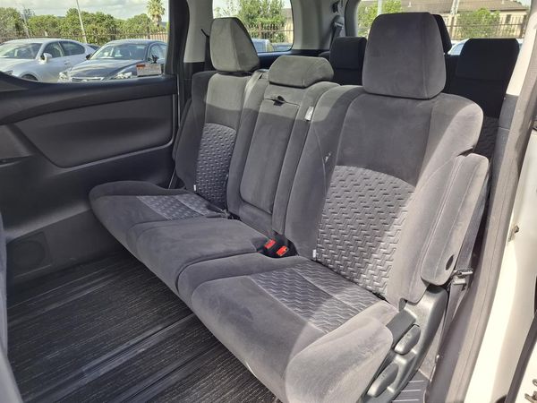 2016 Toyota Vellfire Z.Double sunroof.8 seater.Rear cam.Park sens.8 Airbags. Carousel 6