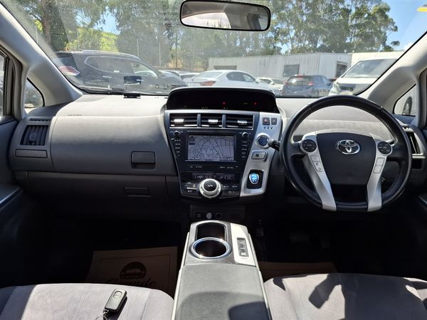 2013 Toyota Prius Alpha S.7 seater.Rear camera.8 Airbags. Carousel 18