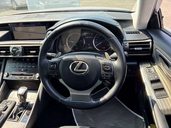 2017 Lexus IS 300h Transit Hybrid Carousel 10