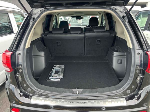 2018 Mitsubishi Outlander Transit PHV Hybrid Carousel 3