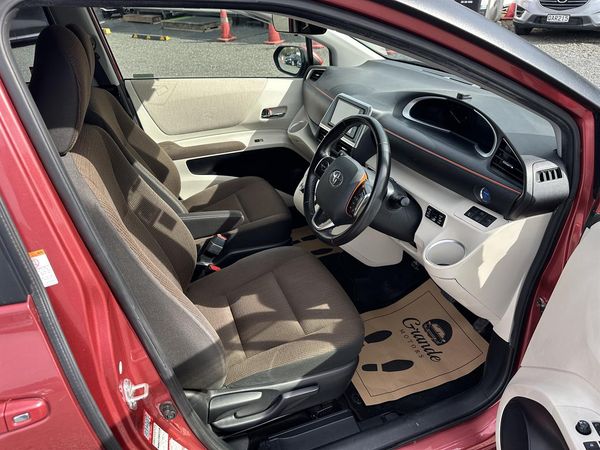 2018 Toyota Sienta Hybrid G.7 seats.Lane assist.Safety radar.Button start. Carousel 1